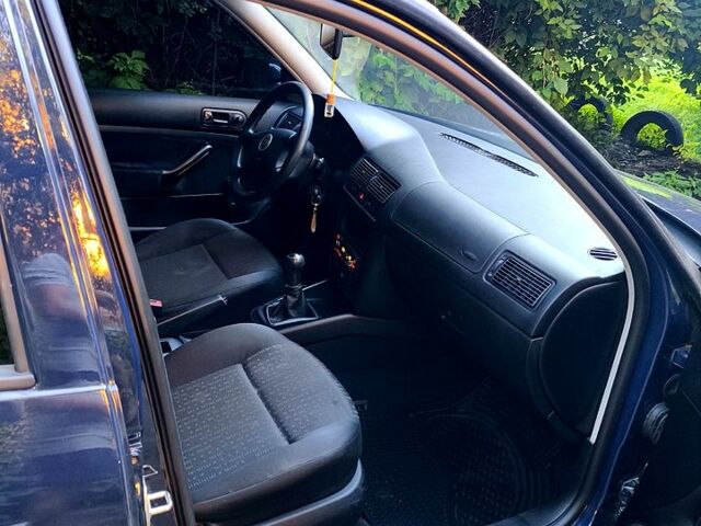 Синий Фольксваген Гольф, объемом двигателя 1.4 л и пробегом 229 тыс. км за 4100 $, фото 4 на Automoto.ua