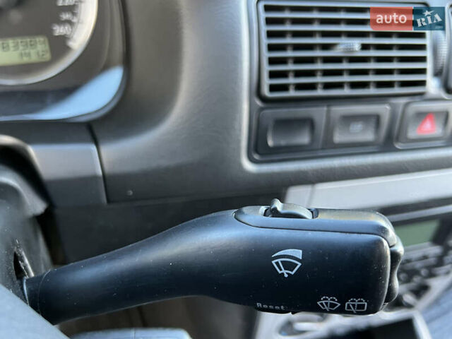 Синий Фольксваген Гольф, объемом двигателя 1.6 л и пробегом 284 тыс. км за 5350 $, фото 47 на Automoto.ua