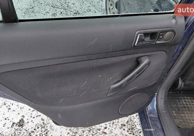 Синий Фольксваген Гольф, объемом двигателя 1.6 л и пробегом 259 тыс. км за 4000 $, фото 28 на Automoto.ua