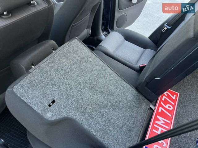 Синий Фольксваген Гольф, объемом двигателя 1.6 л и пробегом 284 тыс. км за 5350 $, фото 60 на Automoto.ua