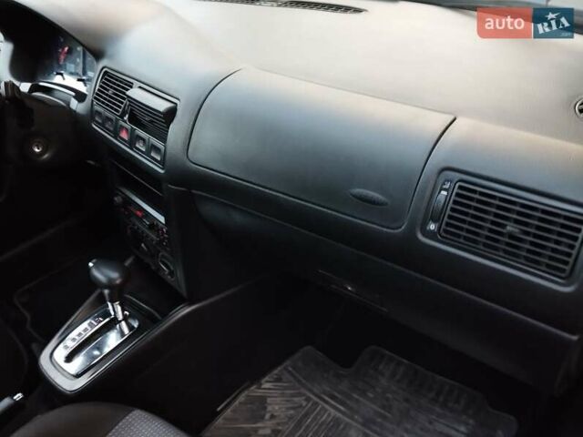 Синий Фольксваген Гольф, объемом двигателя 1.6 л и пробегом 190 тыс. км за 4390 $, фото 19 на Automoto.ua