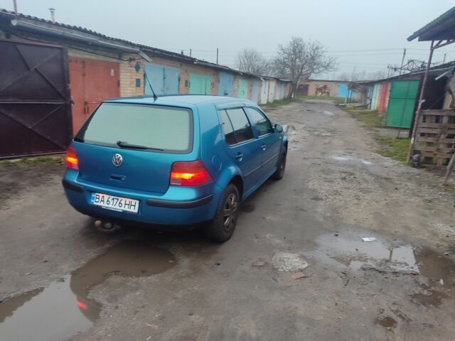 Синий Фольксваген Гольф, объемом двигателя 1.4 л и пробегом 320 тыс. км за 3000 $, фото 1 на Automoto.ua