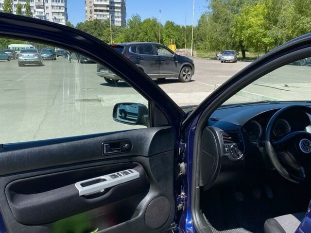 Синий Фольксваген Гольф, объемом двигателя 1.6 л и пробегом 278 тыс. км за 3800 $, фото 12 на Automoto.ua