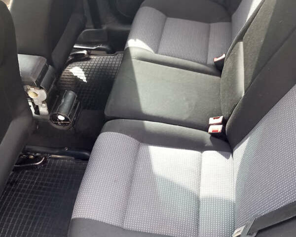 Синий Фольксваген Гольф, объемом двигателя 1.6 л и пробегом 231 тыс. км за 4600 $, фото 4 на Automoto.ua