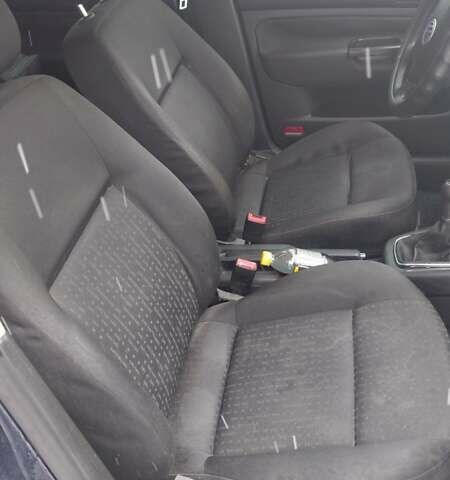 Синий Фольксваген Гольф, объемом двигателя 1.6 л и пробегом 259 тыс. км за 4000 $, фото 43 на Automoto.ua