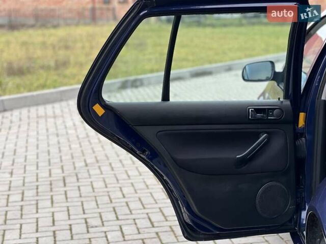 Синій Фольксваген Гольф, об'ємом двигуна 1.6 л та пробігом 315 тис. км за 3850 $, фото 28 на Automoto.ua