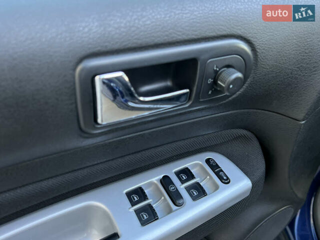 Синий Фольксваген Гольф, объемом двигателя 1.6 л и пробегом 284 тыс. км за 5350 $, фото 52 на Automoto.ua