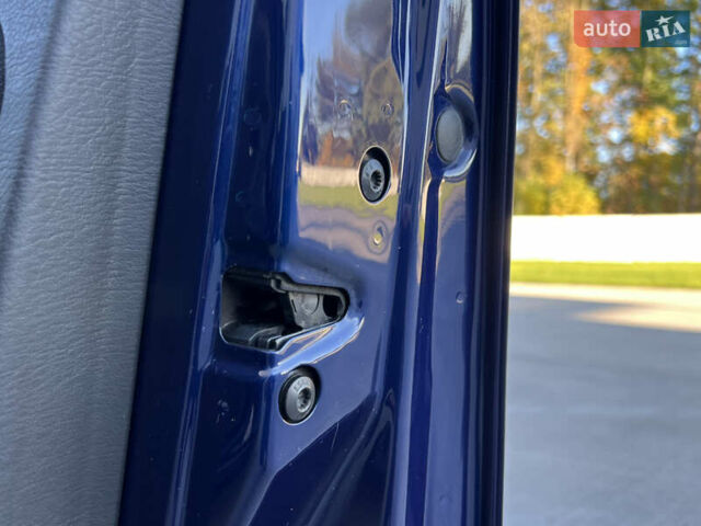 Синий Фольксваген Гольф, объемом двигателя 1.6 л и пробегом 284 тыс. км за 5350 $, фото 81 на Automoto.ua