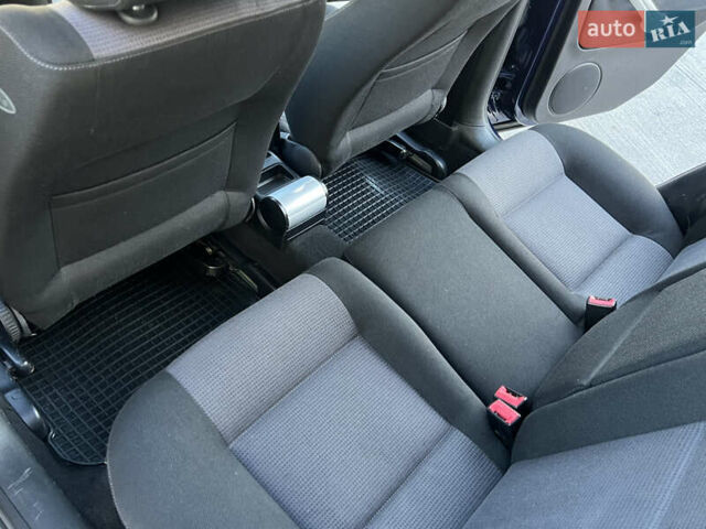 Синий Фольксваген Гольф, объемом двигателя 1.6 л и пробегом 284 тыс. км за 5350 $, фото 56 на Automoto.ua