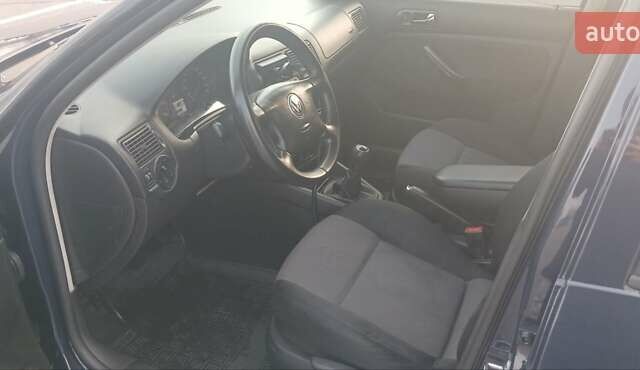 Синий Фольксваген Гольф, объемом двигателя 1.39 л и пробегом 238 тыс. км за 4500 $, фото 4 на Automoto.ua