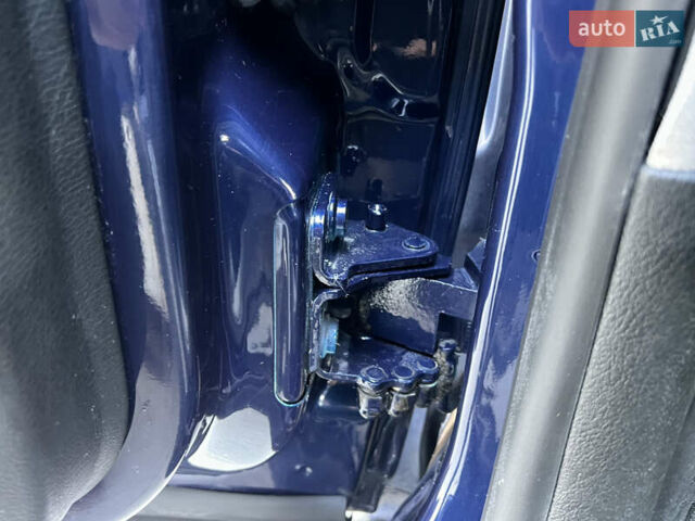 Синий Фольксваген Гольф, объемом двигателя 1.6 л и пробегом 284 тыс. км за 5350 $, фото 103 на Automoto.ua