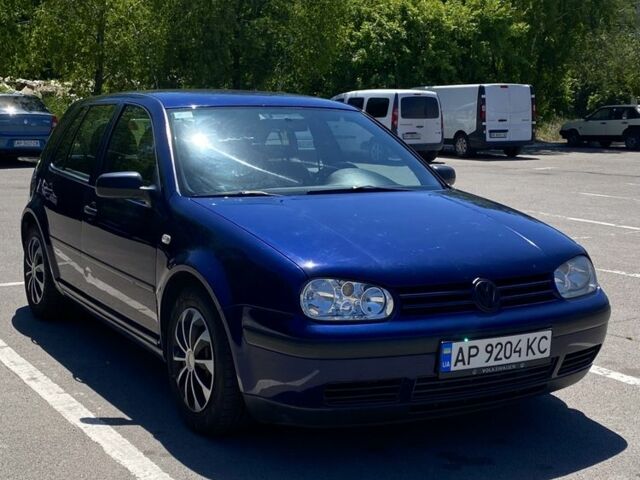 Синий Фольксваген Гольф, объемом двигателя 1.6 л и пробегом 278 тыс. км за 3800 $, фото 1 на Automoto.ua