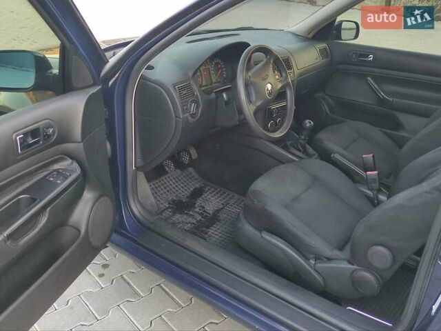 Синій Фольксваген Гольф, об'ємом двигуна 1.6 л та пробігом 196 тис. км за 3199 $, фото 17 на Automoto.ua