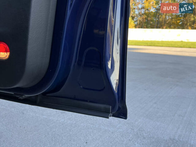 Синий Фольксваген Гольф, объемом двигателя 1.6 л и пробегом 284 тыс. км за 5350 $, фото 82 на Automoto.ua