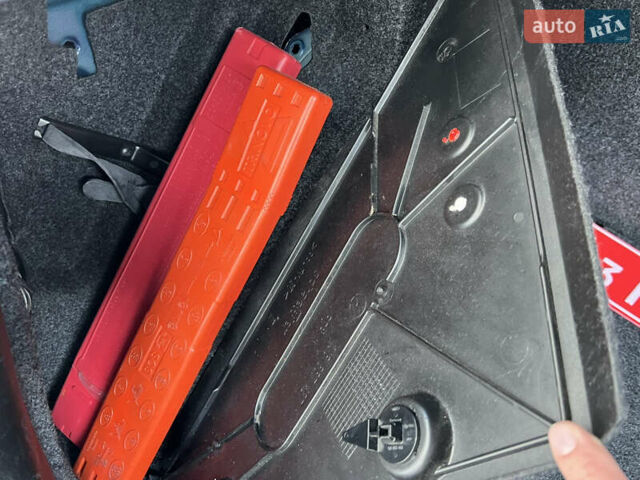 Синий Фольксваген Гольф, объемом двигателя 1.6 л и пробегом 284 тыс. км за 5350 $, фото 128 на Automoto.ua