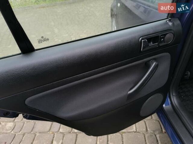 Синий Фольксваген Гольф, объемом двигателя 1.6 л и пробегом 235 тыс. км за 4700 $, фото 18 на Automoto.ua