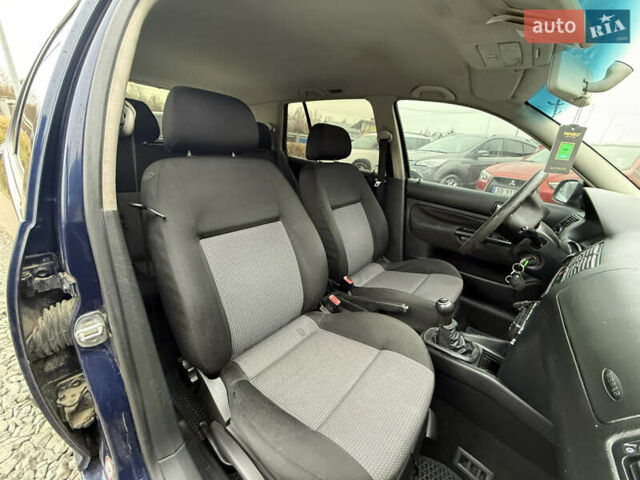 Синий Фольксваген Гольф, объемом двигателя 1.39 л и пробегом 283 тыс. км за 3999 $, фото 13 на Automoto.ua