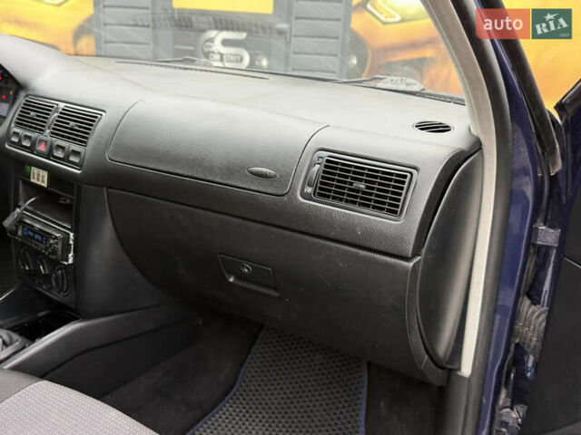 Синий Фольксваген Гольф, объемом двигателя 1.39 л и пробегом 283 тыс. км за 3999 $, фото 17 на Automoto.ua