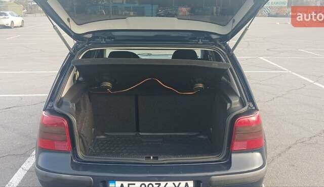 Синий Фольксваген Гольф, объемом двигателя 1.39 л и пробегом 238 тыс. км за 4500 $, фото 1 на Automoto.ua