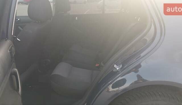 Синий Фольксваген Гольф, объемом двигателя 1.39 л и пробегом 238 тыс. км за 4500 $, фото 3 на Automoto.ua