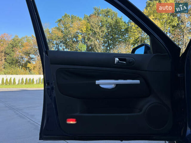 Синий Фольксваген Гольф, объемом двигателя 1.6 л и пробегом 284 тыс. км за 5350 $, фото 63 на Automoto.ua