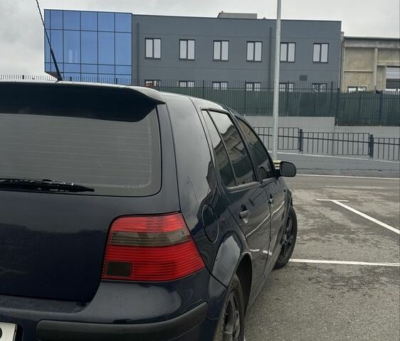 Синий Фольксваген Гольф, объемом двигателя 1.4 л и пробегом 280 тыс. км за 4150 $, фото 3 на Automoto.ua