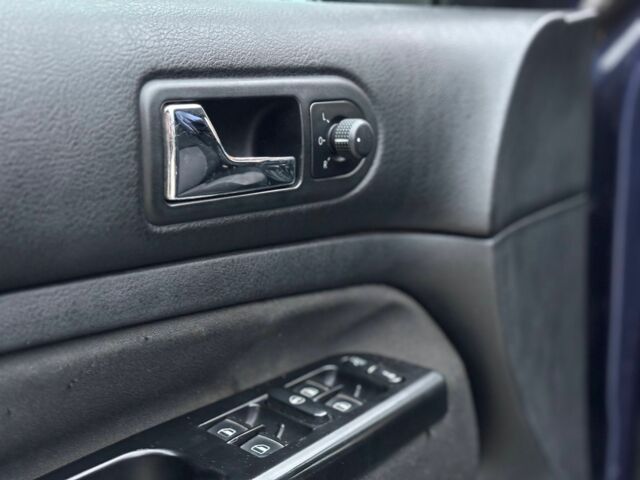 Синий Фольксваген Гольф, объемом двигателя 1.6 л и пробегом 284 тыс. км за 4250 $, фото 8 на Automoto.ua