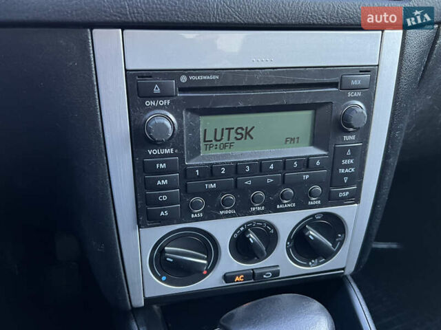 Синий Фольксваген Гольф, объемом двигателя 1.6 л и пробегом 284 тыс. км за 5350 $, фото 130 на Automoto.ua