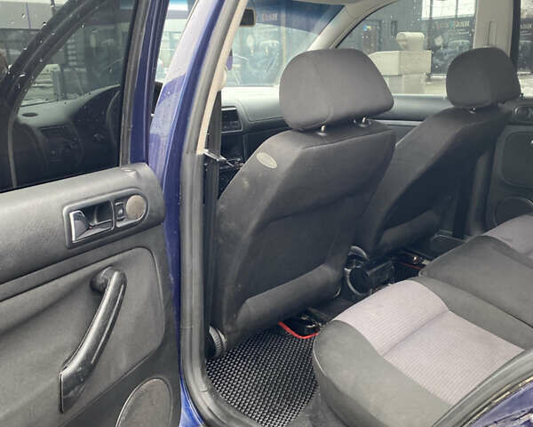 Синий Фольксваген Гольф, объемом двигателя 1.39 л и пробегом 356 тыс. км за 2799 $, фото 21 на Automoto.ua