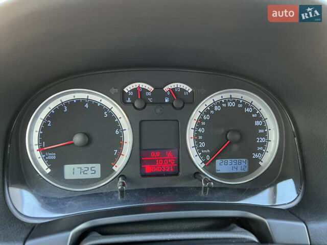 Синий Фольксваген Гольф, объемом двигателя 1.6 л и пробегом 284 тыс. км за 5350 $, фото 133 на Automoto.ua