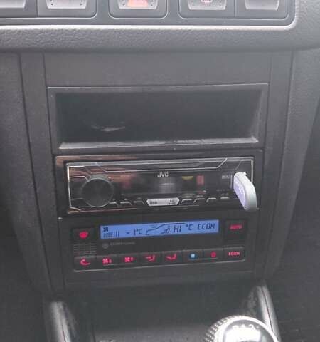 Синий Фольксваген Гольф, объемом двигателя 1.6 л и пробегом 259 тыс. км за 4000 $, фото 50 на Automoto.ua