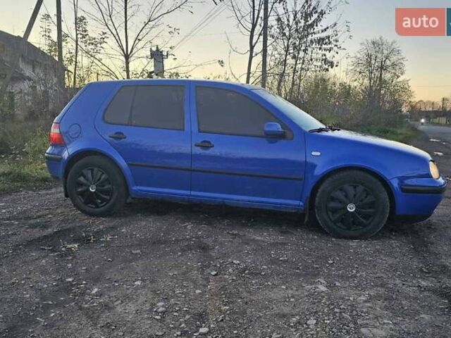 Синий Фольксваген Гольф, объемом двигателя 1.39 л и пробегом 235 тыс. км за 3200 $, фото 6 на Automoto.ua