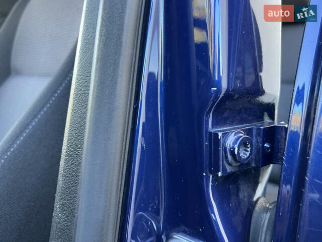 Синий Фольксваген Гольф, объемом двигателя 1.6 л и пробегом 284 тыс. км за 5350 $, фото 100 на Automoto.ua
