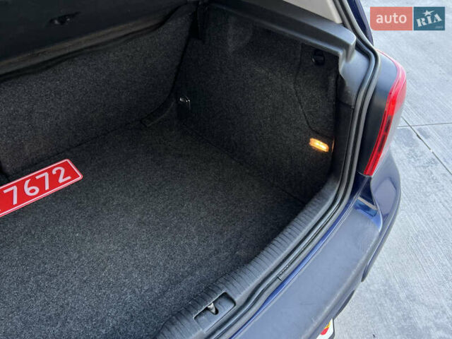 Синий Фольксваген Гольф, объемом двигателя 1.6 л и пробегом 284 тыс. км за 5350 $, фото 76 на Automoto.ua