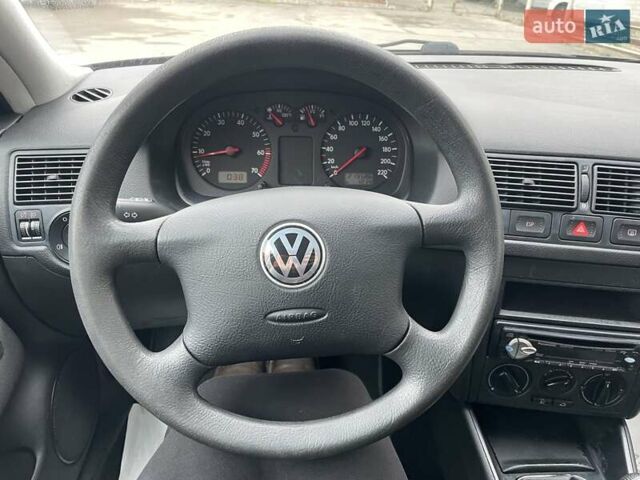 Синий Фольксваген Гольф, объемом двигателя 1.39 л и пробегом 220 тыс. км за 5150 $, фото 13 на Automoto.ua