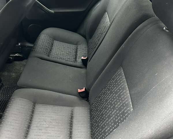 Синий Фольксваген Гольф, объемом двигателя 1.6 л и пробегом 288 тыс. км за 4400 $, фото 5 на Automoto.ua