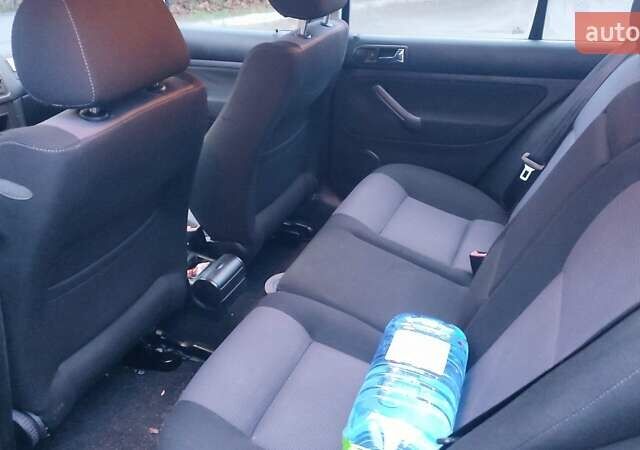 Синий Фольксваген Гольф, объемом двигателя 1.6 л и пробегом 225 тыс. км за 4700 $, фото 4 на Automoto.ua