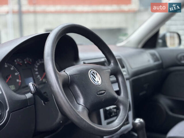 Синий Фольксваген Гольф, объемом двигателя 1.6 л и пробегом 284 тыс. км за 4250 $, фото 7 на Automoto.ua