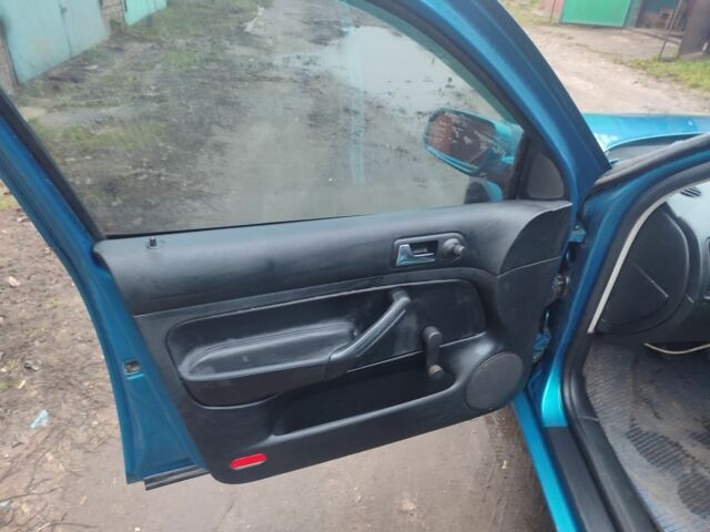 Синий Фольксваген Гольф, объемом двигателя 1.4 л и пробегом 320 тыс. км за 3000 $, фото 3 на Automoto.ua