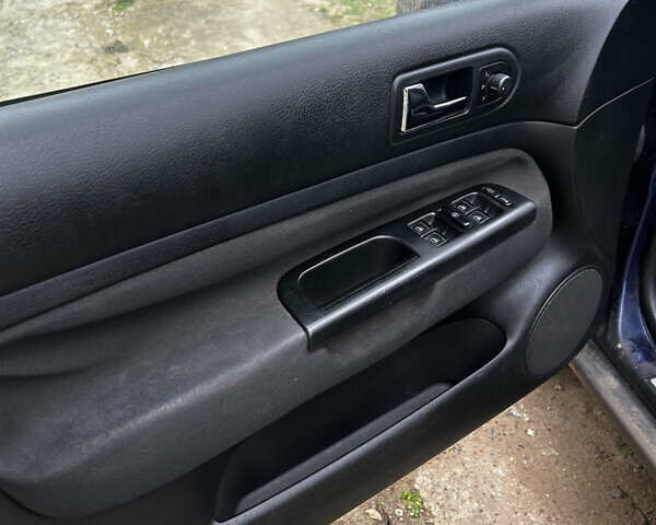 Синий Фольксваген Гольф, объемом двигателя 1.6 л и пробегом 288 тыс. км за 4400 $, фото 9 на Automoto.ua