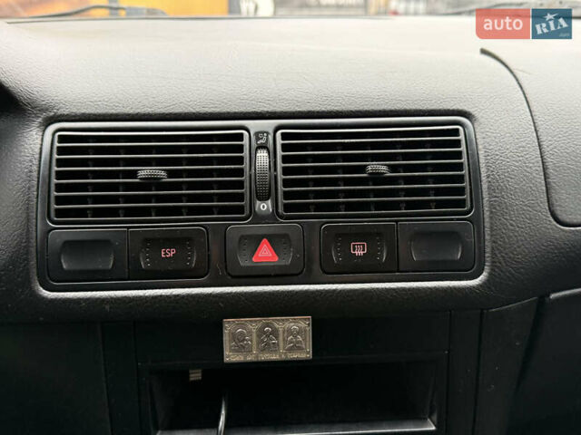 Синий Фольксваген Гольф, объемом двигателя 1.39 л и пробегом 283 тыс. км за 3999 $, фото 28 на Automoto.ua