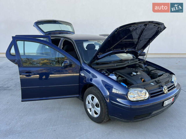 Синий Фольксваген Гольф, объемом двигателя 1.6 л и пробегом 284 тыс. км за 5350 $, фото 110 на Automoto.ua