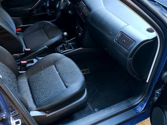 Синий Фольксваген Гольф, объемом двигателя 1.4 л и пробегом 229 тыс. км за 4100 $, фото 6 на Automoto.ua