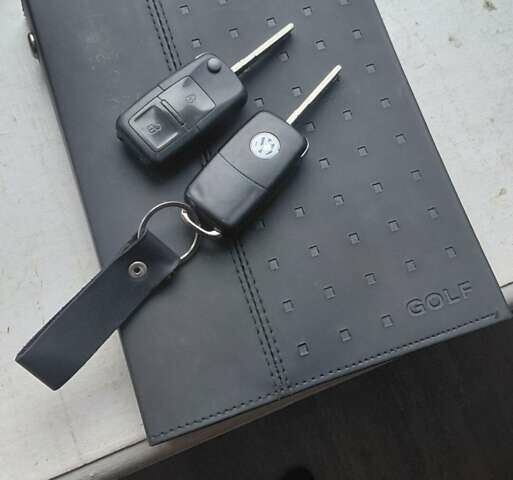 Синий Фольксваген Гольф, объемом двигателя 1.6 л и пробегом 259 тыс. км за 4000 $, фото 52 на Automoto.ua