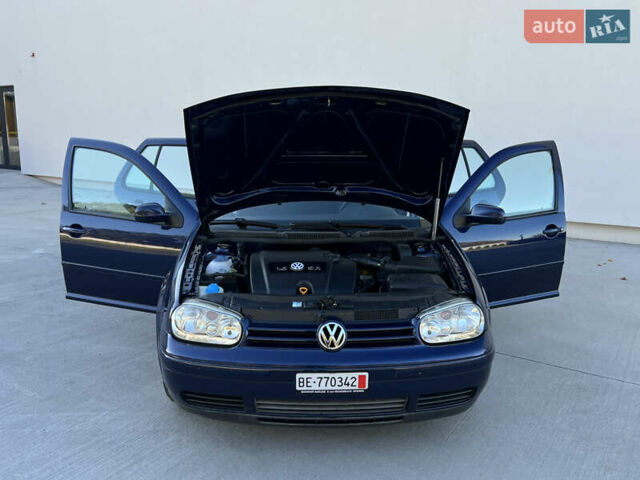 Синий Фольксваген Гольф, объемом двигателя 1.6 л и пробегом 284 тыс. км за 5350 $, фото 106 на Automoto.ua