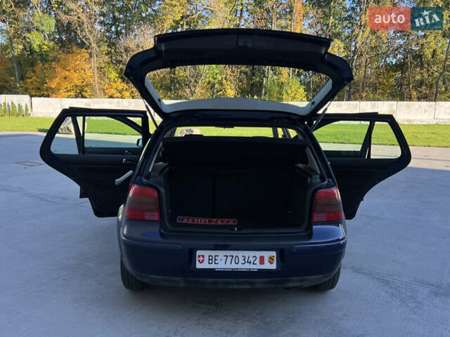 Синий Фольксваген Гольф, объемом двигателя 1.6 л и пробегом 284 тыс. км за 5350 $, фото 74 на Automoto.ua