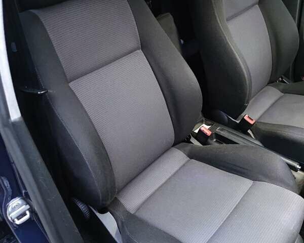 Фольксваген Гольф 2002 в Виннице на Automoto.ua Синий Фольксваген Гольф, объемом двигателя 1.6 л и пробегом 242 тыс. км за 5300 $, фото 25 на Automoto.ua