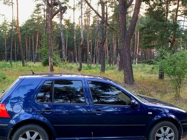 Синий Фольксваген Гольф, объемом двигателя 1.6 л и пробегом 308 тыс. км за 4400 $, фото 2 на Automoto.ua