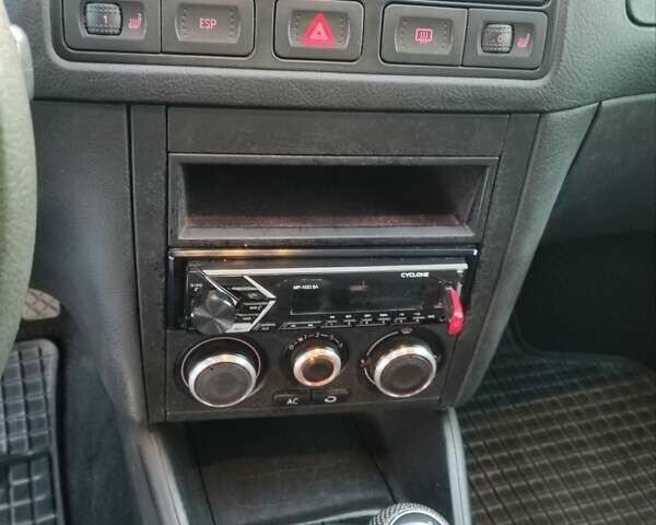 Синій Фольксваген Гольф, об'ємом двигуна 1.6 л та пробігом 196 тис. км за 3199 $, фото 14 на Automoto.ua