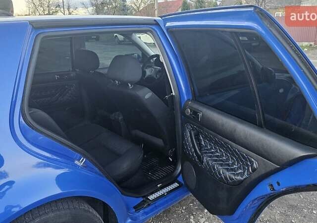 Синий Фольксваген Гольф, объемом двигателя 1.39 л и пробегом 235 тыс. км за 3200 $, фото 3 на Automoto.ua